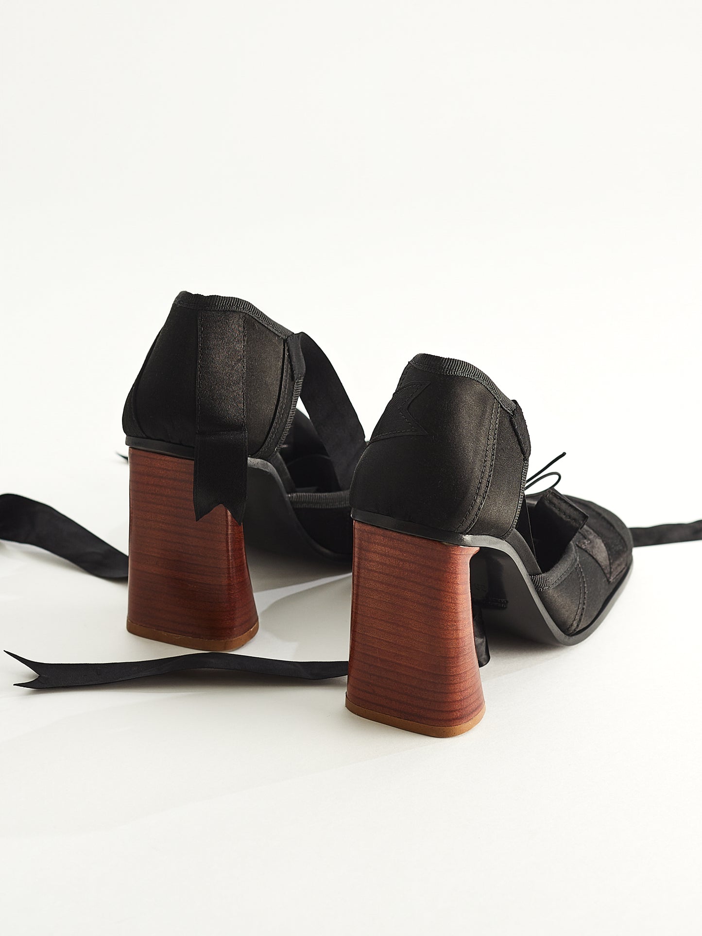 Black Pointe Pump