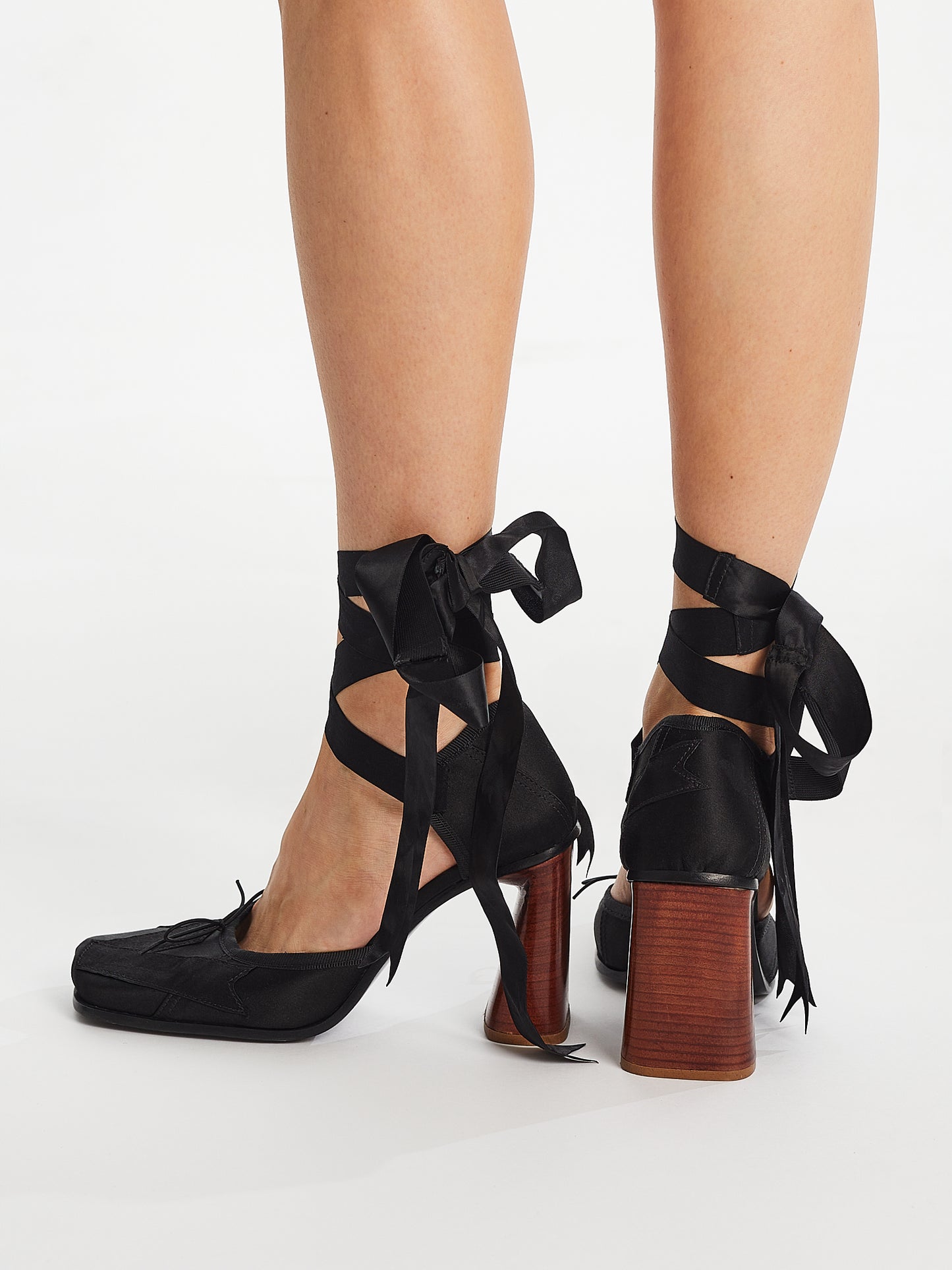 Black Pointe Pump