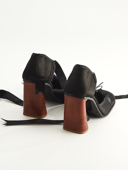 Black Pointe Pump