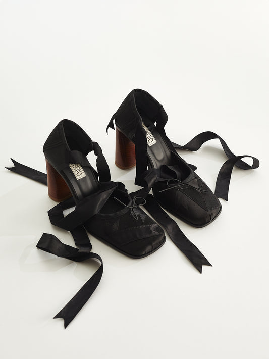 Black Pointe Pump