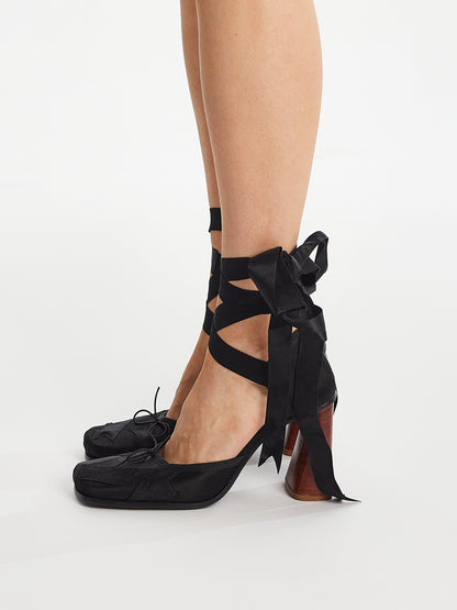 Black Pointe Pump