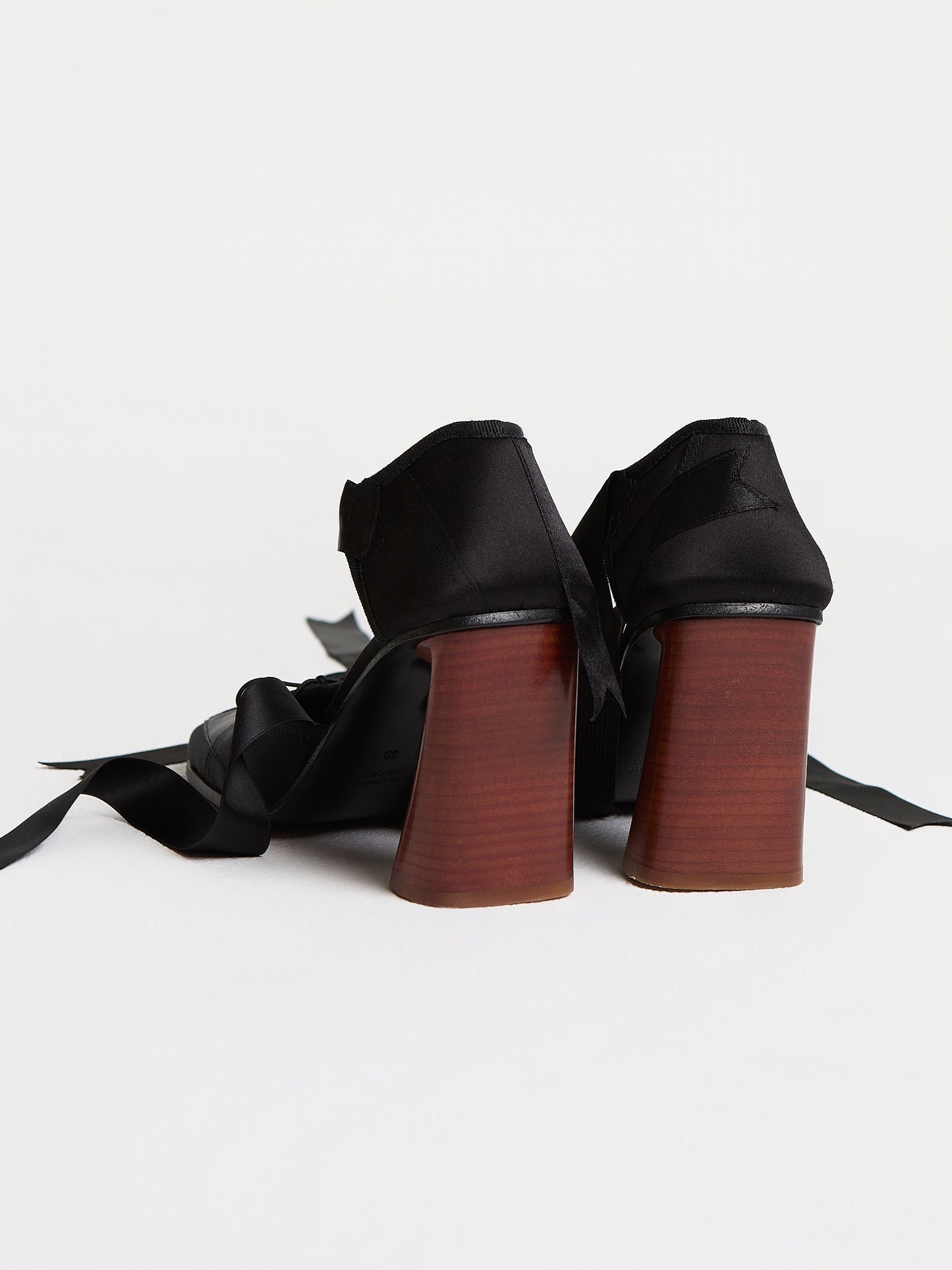 Black Pointe Pump