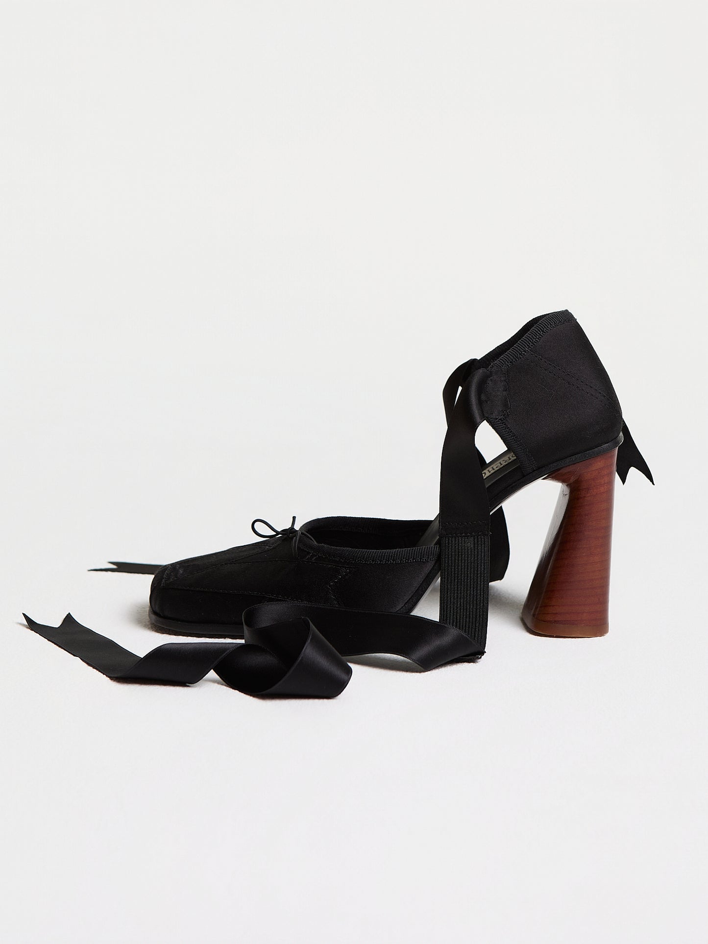 Black Pointe Pump