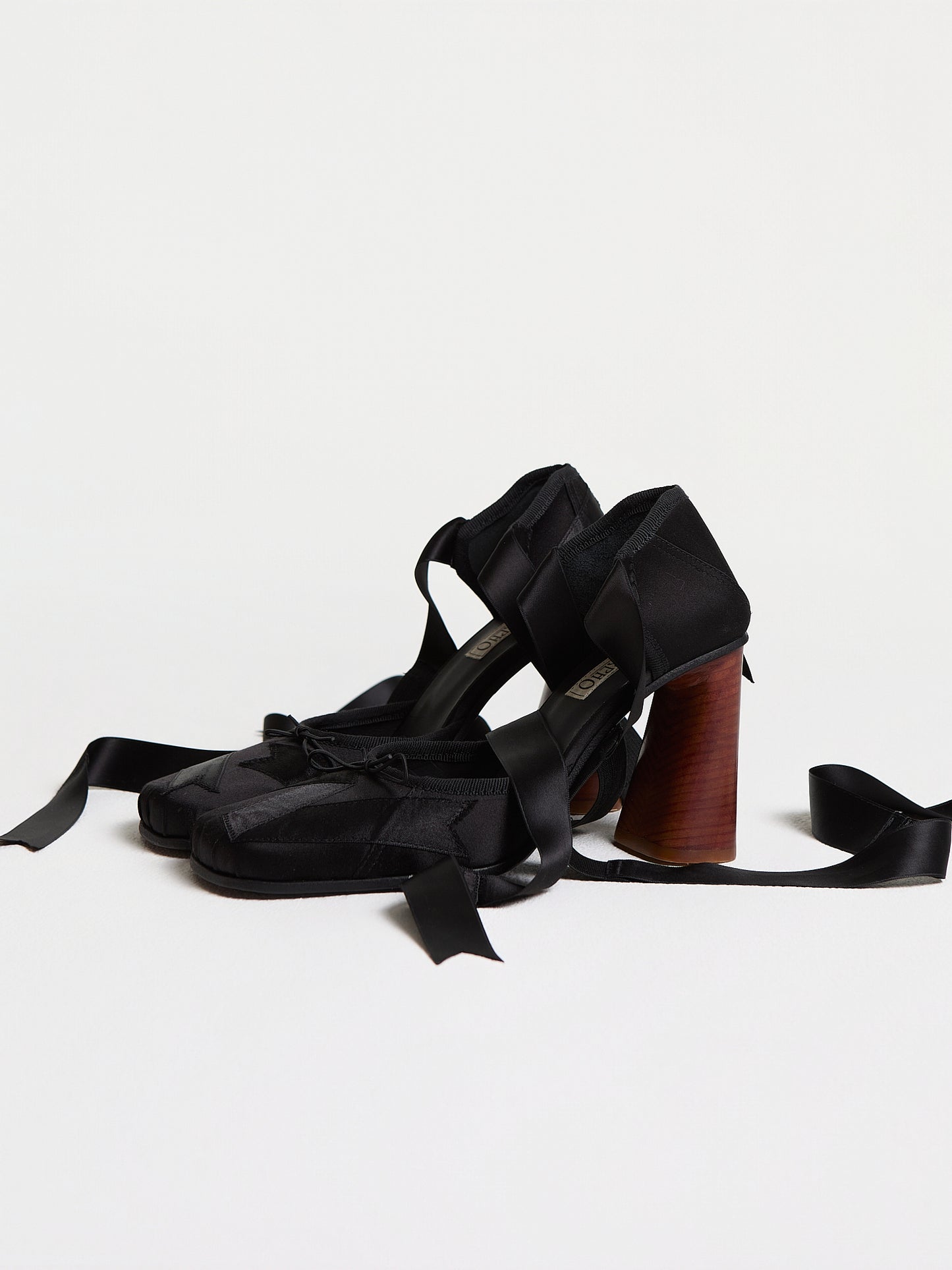 Black Pointe Pump